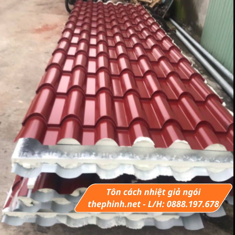 Tôn cách nhiệt giả ngói gồm: Tôn xốp giả ngói và tôn PU giả ngói hay còn gọi là tôn cách nhiệt cán sóng ngói.