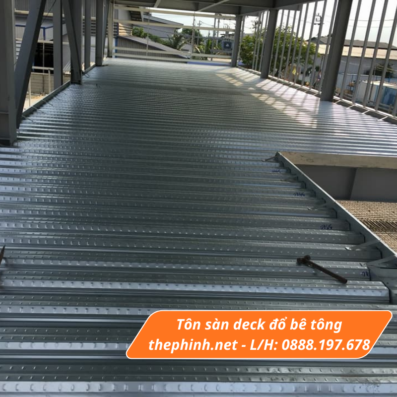 Tôn sàn deck đổ bê tông giá rẻ, chất lượng cao chỉ có tại nhà máy tôn thép Vạn Thắng.
